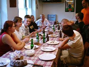 Bild: Bei Ankunft am Freitag wurde den Gästen aus Finsterwalde ein Abendessen gereicht.