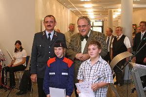 Bild: Die beiden neuen Mitglieder der Jugendfeuerwehr: Jasmin Spindler (Dirmingen) und David Riehm (Humes)