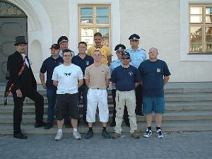 Bild: Die Abordnung aus Dirmingen vor dem Rathaus der Stadt Finsterwalde.