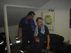 Bild: Löschbezirksführer Bernd Detzler übte fleissig mit und überzeugte mit vorbildlicher Leistung.