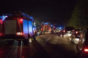 Bild: Die Autobahn musste in Fahrtrichtung Trier während der Rettungs- und Bergungsarbeiten voll gesperrt werden