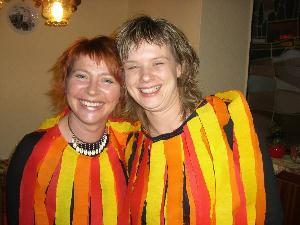 Bild: Das Musikduo - Die Firegirls - heizten dem Publikum richtig ein. (Foto: Markus Detzler)