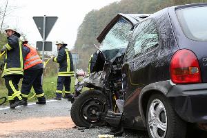 Bild: An dem Opel der jungen Frau entstandt Totalschaden