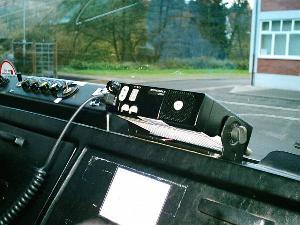 Bild: Motorola Funkger&amp;auml;t im L&amp;ouml;schfahrzeug LF16 des LB Dirmingen.