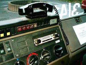 Bild: Das Funkgerät des Löschfahrzeug LF8, ein altes SEL Gerät SEM 57, verrichtet noch brav seinen Dienst für die Feuerwehr.