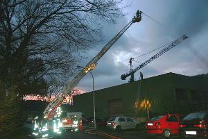 Bild: Drehleiter in Aktion. (Foto: Heike Blum, Dirmingen)