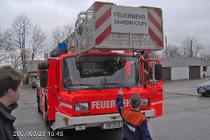 Bild: Einen aufregenden Tag verbrachten die Jungen und M&amp;auml;dchen der Jugendfeuerwehr auf der Wache 2 der Berufsfeuerwehr in Saarbr&amp;uuml;cken