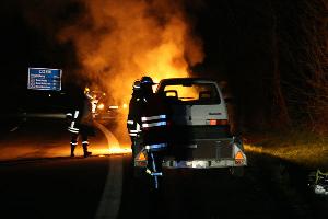 Bild: Ein Fahrzeug brannte auf der Autobahn A1 in Fahrtrichtung Saarbr&amp;uuml;cken