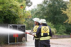 Bild: Insgesamt vier Mannschaften aus der Gemeinde Eppelborn legten die Pr&amp;uuml;fung zum saarl&amp;auml;ndischen Feuerwehr-Leistungsabzeichen ab (Foto: Heinrich Christian Klein, Kreisfeuerwehrverband Neunkirchen)