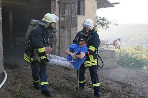 Bild: Retten des Bauers aus der verrauchten Scheune