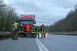 Bild: Der vermeintliche Brand eines Lastzuges entpuppte sich glücklicherweise als Motorschaden