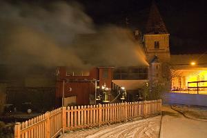 Bild: Dichter Rauch drang bereits aus dem Dach