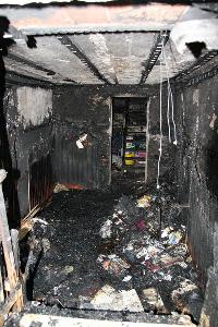 Bild: Blick in den Brandraum. Hier war der Schaden durch die Flammen am Gr&amp;ouml;&amp;szlig;ten