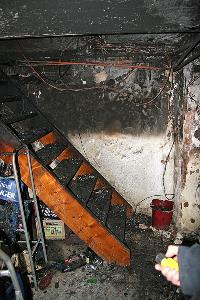 Bild: Das Feuer hatte bereit auf die Treppe zum Obergeschoss &amp;uuml;bergegriffen
