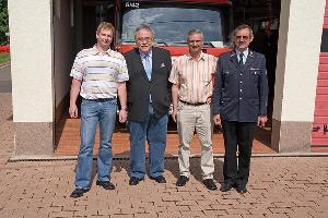 Bild: Die neue Löschbezirksführung in Hierscheid. Von links: Löschbezirksführer Brund Paul, Bürgermeister Fritz Hermann Lutz, Stellvertretender Löschbezirksführer Rainer Paul, Wehrführer Hermann Josef Recktenwald