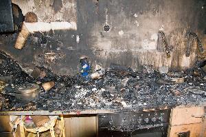 Bild: Hier brach das Feuer aus: Die K&amp;uuml;che wurde bei dem Feuer erheblich zerst&amp;ouml;rt