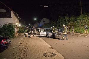 Bild: Insgesamt wurden bei dem Unfall drei Fahrzeuge zum Teil erheblich beschädigt. Der Unfallfahrere erlitt lediglich leichte Verletzungen