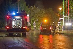 Bild: Gemeinsam mit dem Gemeindebauhof wurden die Kanaleinlaufschächte geöffnet, um das Ablaufen des Regenwassers zu beschleunigen