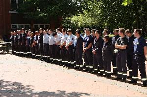 Bild: Antreten zum Empfang der Leistungsabzeichen (Foto: H.C.Klein, KFV Neunkirchen)