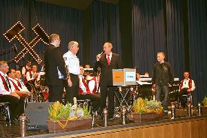 Bild: Ziehung der Gewinner der Tombola