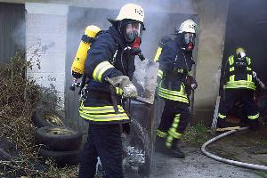 Bild: Einsatztrupps mit Atemschutzgeräten