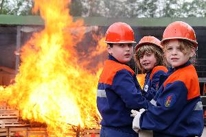 Bild: Schau&amp;uuml;bung der Jugendfeuerwehr am Feuerwehrfest 2009 in Eppelborn