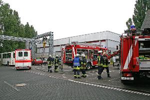 Bild: Fahrzeuge der Feuerwehr Eppelborn auf dem &amp;Uuml;bungsgel&amp;auml;nde der Landesfeuerwehrschule