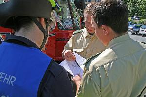 Bild: Lagebesprechung mit der Polizei