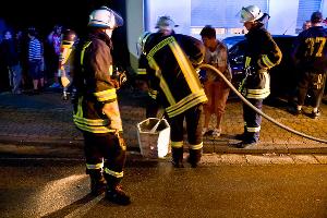 Bild: Kleine Ursache, große Wirkung: Ablöschen des schwelenden Blumenkübels