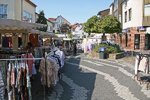 Bild: Kein Durchkommen für Rettungsfahrzeuge: Wochenmarkt in der Ortsmitte von Eppelborn
