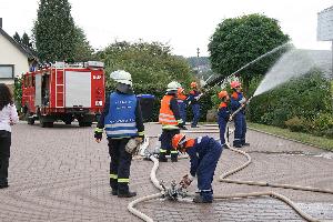 Bild: Löschangriff an der Kindertagesstätte in Hierscheid