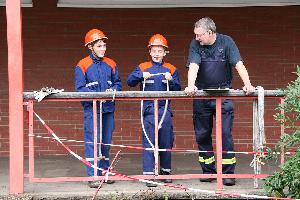 Bild: Mit der Feuerwehrleine mussten wichtige Knoten demonstriert werden