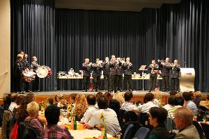 Bild: Der Fanfarenzug eröffnete den Familienabend im Löschbezirk Eppelborn