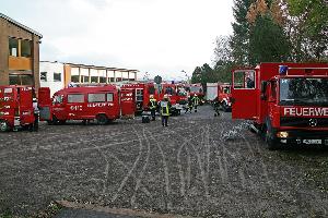 Bild: Mit zahlreichen Fahrzeugen war der Gefahrstoffzug des Landkreises Neunkirchen anger&amp;uuml;ckt