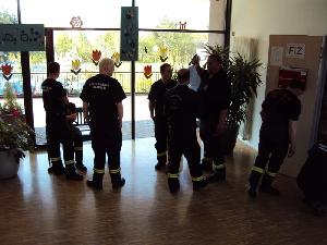 Bild: Einweisung in die Bedienung der Brandmeldeanlange