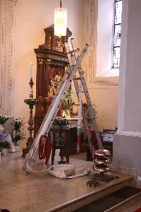 Bild: Geschmückter Altar in der Pfarrkirche St. Sebastian