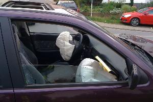 Bild: Durch die Wucht des Aufpralls hatten die Airbags ausgelöst