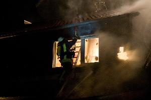 Bild: Um an die Brandnester zu gelangen, musste die Verkleidung entfernt werden