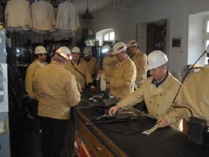 Bild: Beim einkleiden im Zechenhaus (Foto: Harald Bartsch )