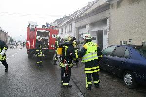 Bild: Brand einer Garage in der Illtalstra&amp;szlig;e: Passanten wurden durch den starken Rauch auf das Feuer aufmerksam und benachrichtigten den Eigent&amp;uuml;mer