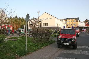 Bild: Ein Großaufgebot von Rettungskräften war zur Einsatzstelle in der Ortsmitte von Eppelborn geeilt