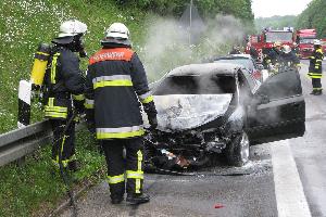 Bild: Ausgerüstet mit Atemschutzgeräten konnte der Brand gelöscht werden