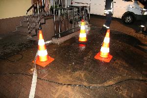 Bild: Vor einem Anwesen in der Paul-Marien-Straße war es zu einem Wasserrohrbruch gekommen