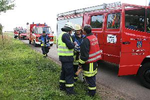 Bild: Einweisen der nachrückenden Einsatzkräfte