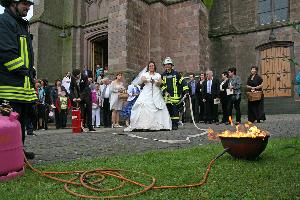 Bild: Der traditionelle Löschangriff. Doch diesmal versagte die Technik...