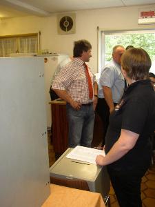 Bild: An der Wahlurne (Foto: Stephan Blum )
