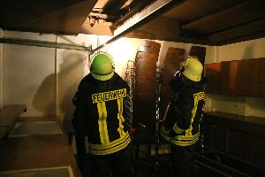 Bild: Kontrolle der angrenzenden Räumlichkeiten