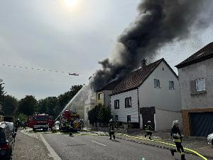 Bild: Dachstuhlbrand in der Illtalstraße