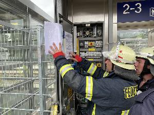Bild: Eingeschlossene Person in Aufzug am Bahnhof in Eppelborn