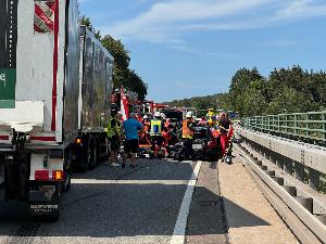 Bild: Verkehrsunfall auf der Autobahn A1